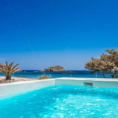 Lareroom 4 σπίτι μπροστά στην παραλία με μικρή πισίνα * Kythnos