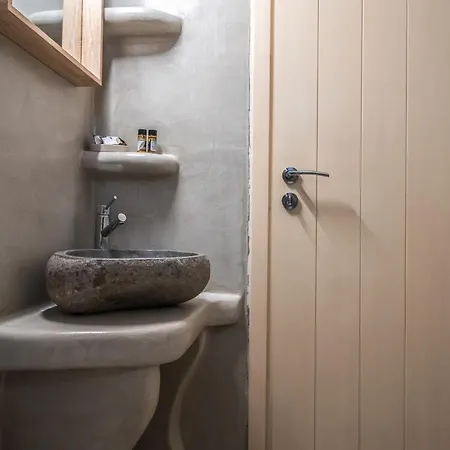 Lareroom 4 σπίτι μπροστά στην παραλία με μικρή πισίνα