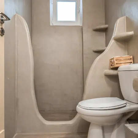 Lareroom 4 σπίτι μπροστά στην παραλία με μικρή πισίνα * Kythnos