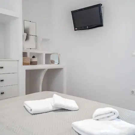 Hébergement de vacances Lareroom 4 σπίτι μπροστά στην παραλία με μικρή πισίνα Kythnos