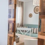 Lareroom 4 σπίτι μπροστά στην παραλία με μικρή πισίνα
