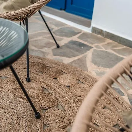 Lareroom 4 σπίτι μπροστά στην παραλία με μικρή πισίνα