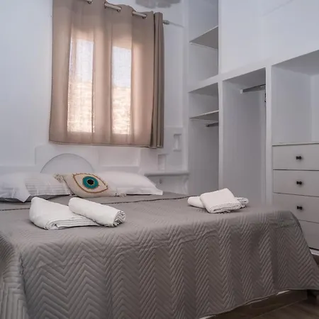 Lareroom 4 σπίτι μπροστά στην παραλία με μικρή πισίνα Kythnos