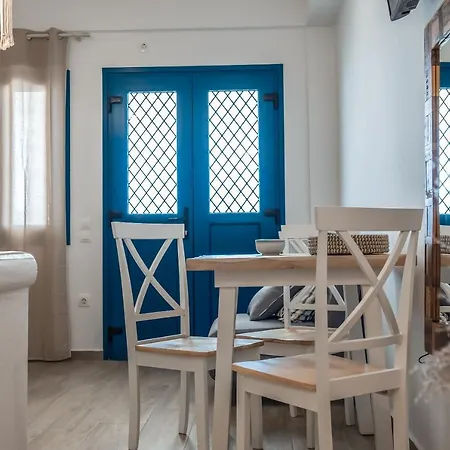 Lareroom 4 σπίτι μπροστά στην παραλία με μικρή πισίνα * Kithnos