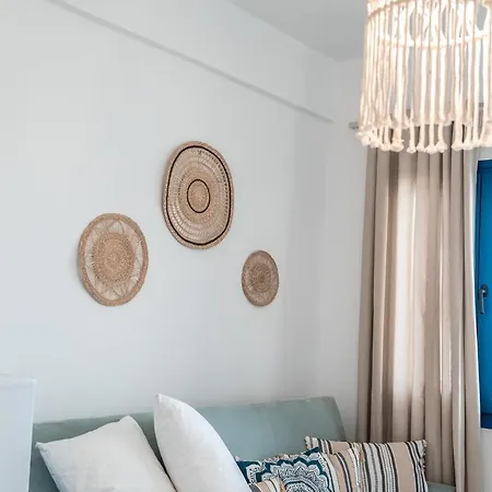 Lareroom 4 σπίτι μπροστά στην παραλία με μικρή πισίνα Holiday home Kythnos