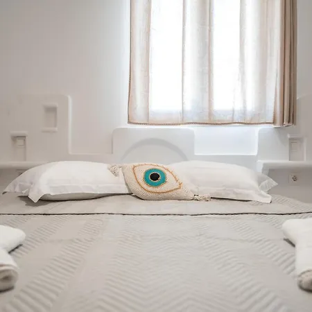 Lareroom 4 σπίτι μπροστά στην παραλία με μικρή πισίνα Kythnos