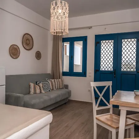 Lareroom 4 σπίτι μπροστά στην παραλία με μικρή πισίνα Tatil Evi *