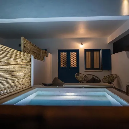 Holiday home Lareroom 4 σπίτι μπροστά στην παραλία με μικρή πισίνα *