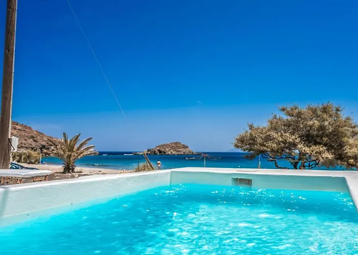 Lareroom 4 σπίτι μπροστά στην παραλία με μικρή πισίνα * Kithnos