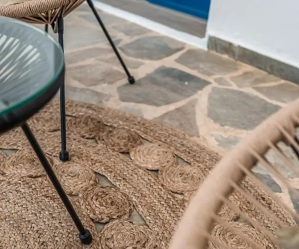 Lareroom 4 σπίτι μπροστά στην παραλία με μικρή πισίνα