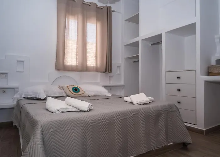 Lareroom 4 σπίτι μπροστά στην παραλία με μικρή πισίνα Kithnos