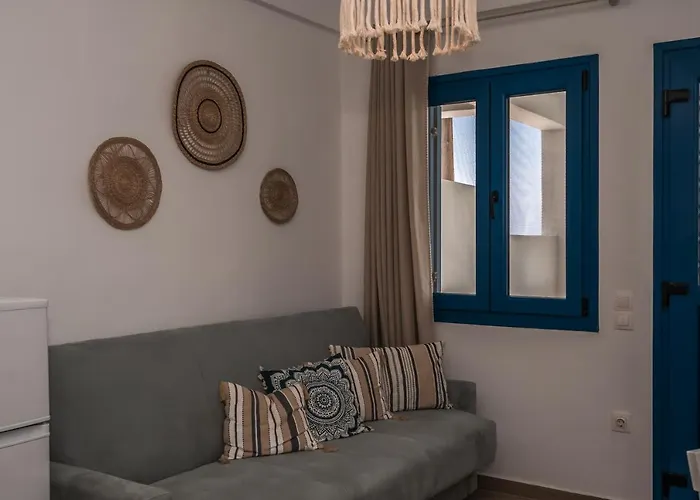 Lareroom 4 σπίτι μπροστά στην παραλία με μικρή πισίνα