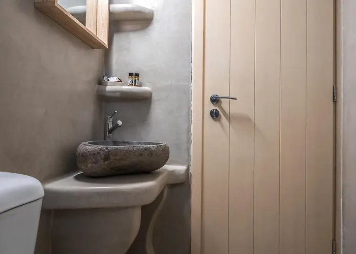 Lareroom 4 σπίτι μπροστά στην παραλία με μικρή πισίνα