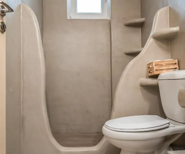 Lareroom 4 σπίτι μπροστά στην παραλία με μικρή πισίνα * Kithnos